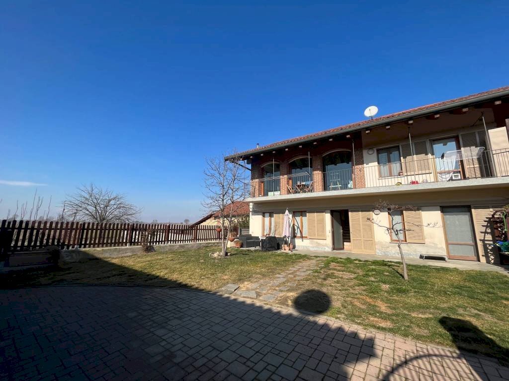 Facciata - Villa vicolo Ritana, 4, Carmagnola - foto 1
