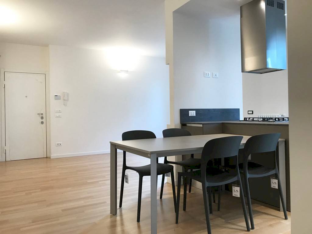 Salone - Three-room apartment via Alcuino, 7, Milano (neighborhood Wagner) - photo 2