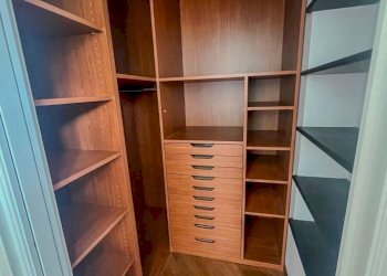 Cabina armadio - Appartamento piazza Antonio Pittaluga, Genova (zona Nervi) - foto 24