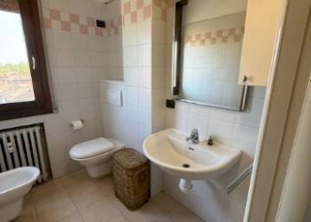 Bagno - Three-room apartment viale Jacopo Barozzi, Modena (neighborhood Circoscrizione 1) - photo 13