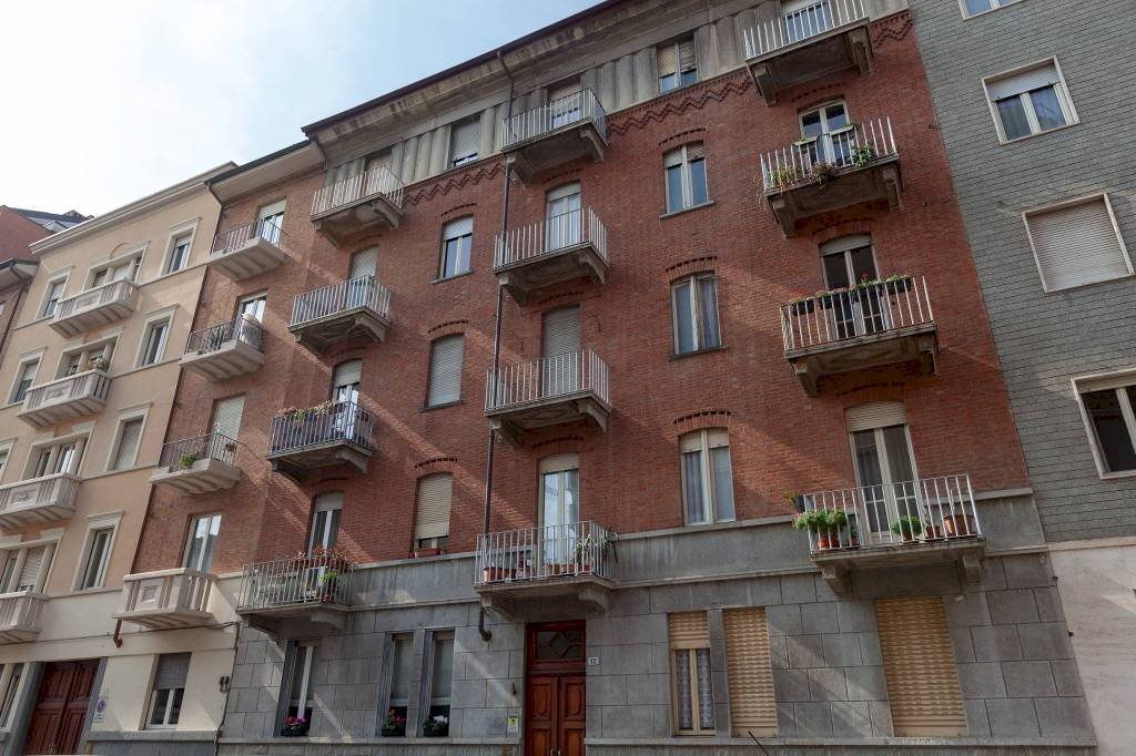 Facciata - Appartamento via Caprie, 12, Torino (zona Cit Turin) - foto 3