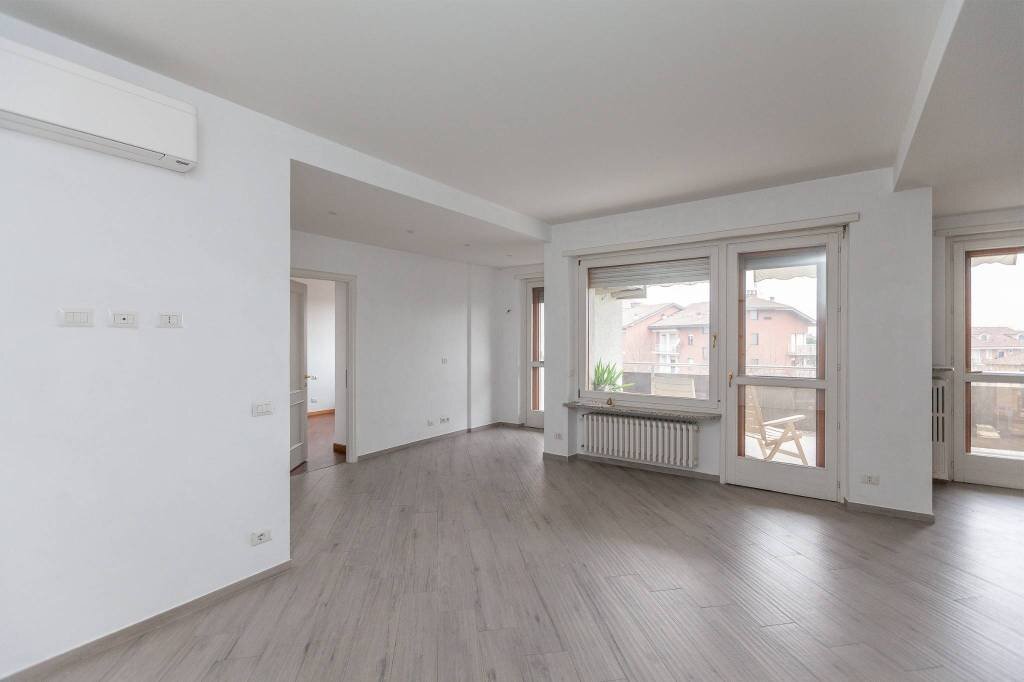 Salone - Trilocale via Don Giuseppe Brovero, 8, Castiglione Torinese - foto 2