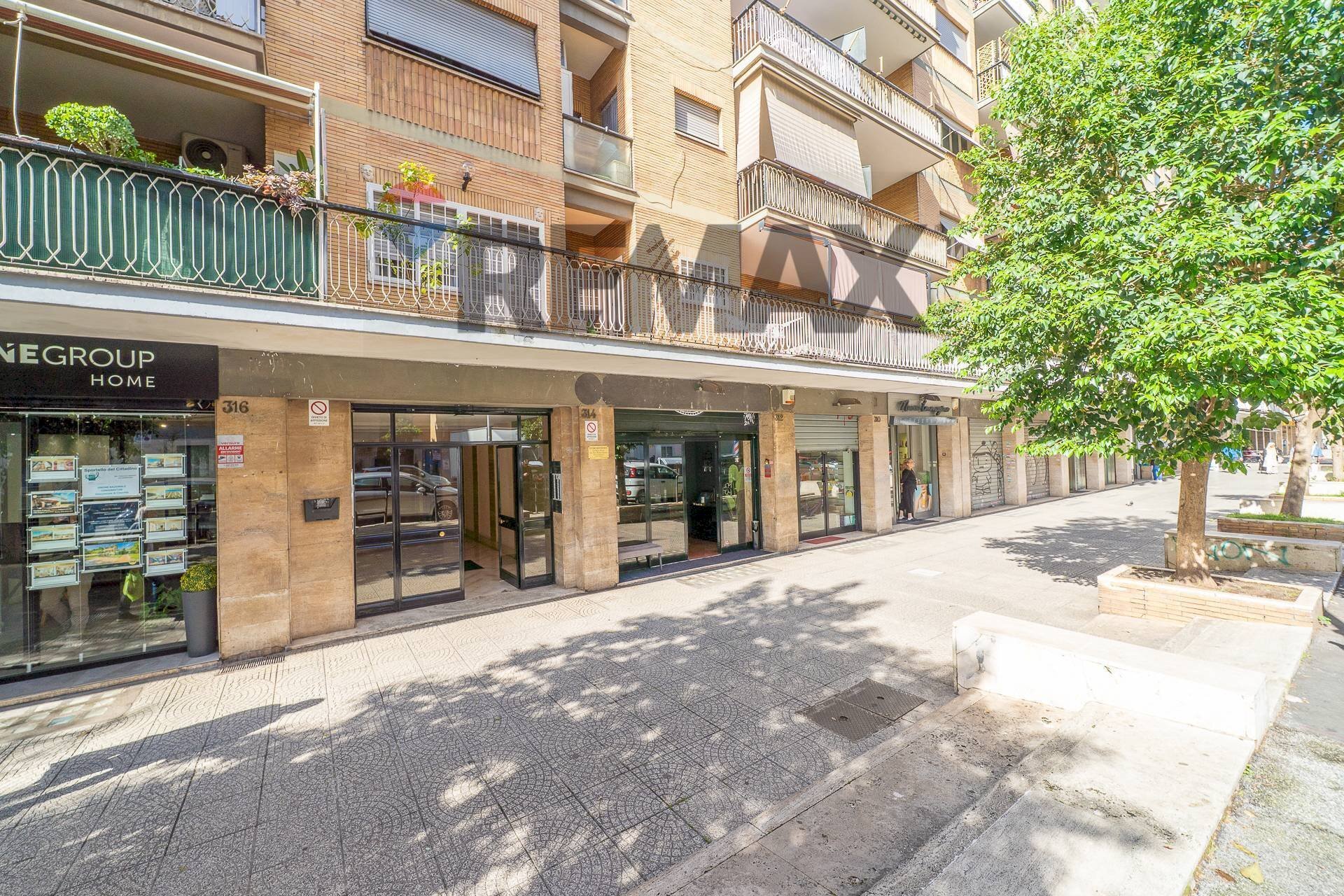 Edificio all\'aperto - Three-room apartment Via Flavio Stilicone
 
314, Roma - photo 1