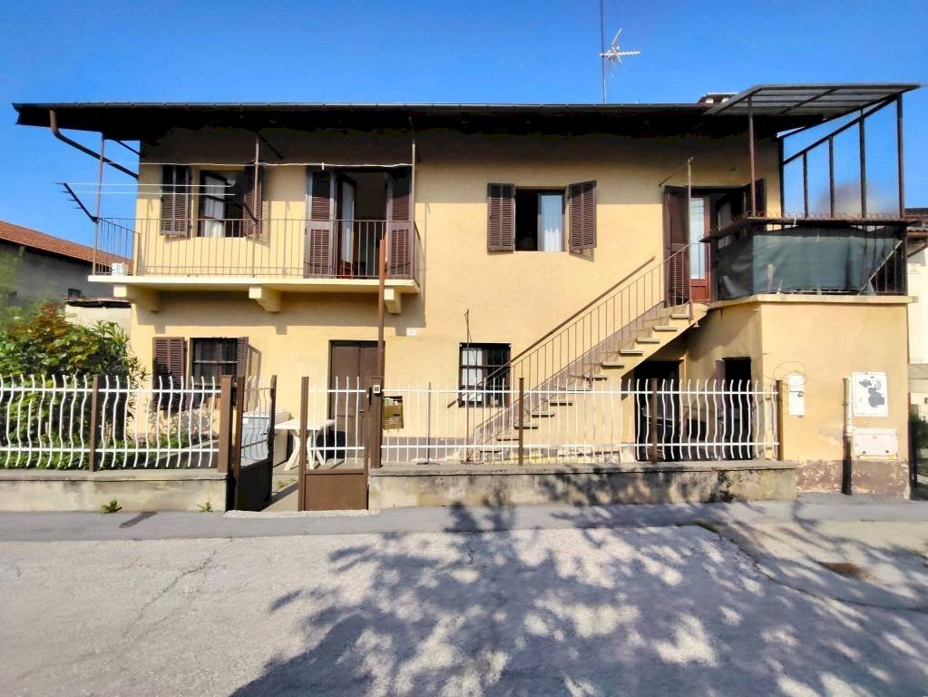 Facciata - Rustico via Tetto dell'Ola, 49, frazione Madonna Delle Grazie, Cuneo - foto 2