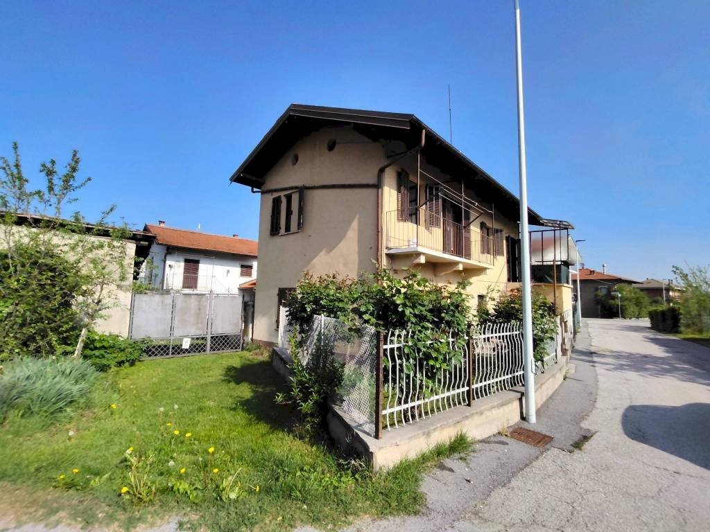 Facciata - Rustico via Tetto dell'Ola, 49, frazione Madonna Delle Grazie, Cuneo - foto 3