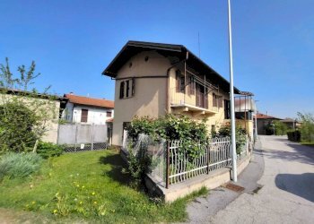 Facciata - Rustico via Tetto dell'Ola, 49, frazione Madonna Delle Grazie, Cuneo - foto 3