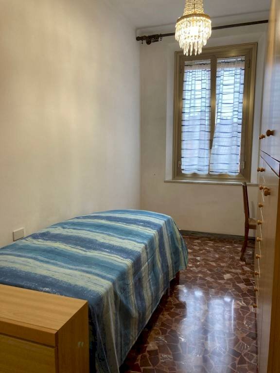 Camera da letto - Quadrilocale via Massimo d'Azeglio, Bologna (zona Costa Saragozza) - foto 2