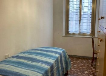 Camera da letto - Quadrilocale via Massimo d'Azeglio, Bologna (zona Costa Saragozza) - foto 2