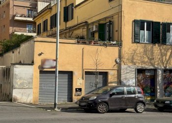 Facciata - Negozio piazza di San Pancrazio, Roma - foto 1