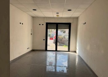 Interno non residenziale - Negozio piazza di San Pancrazio, Roma - foto 4