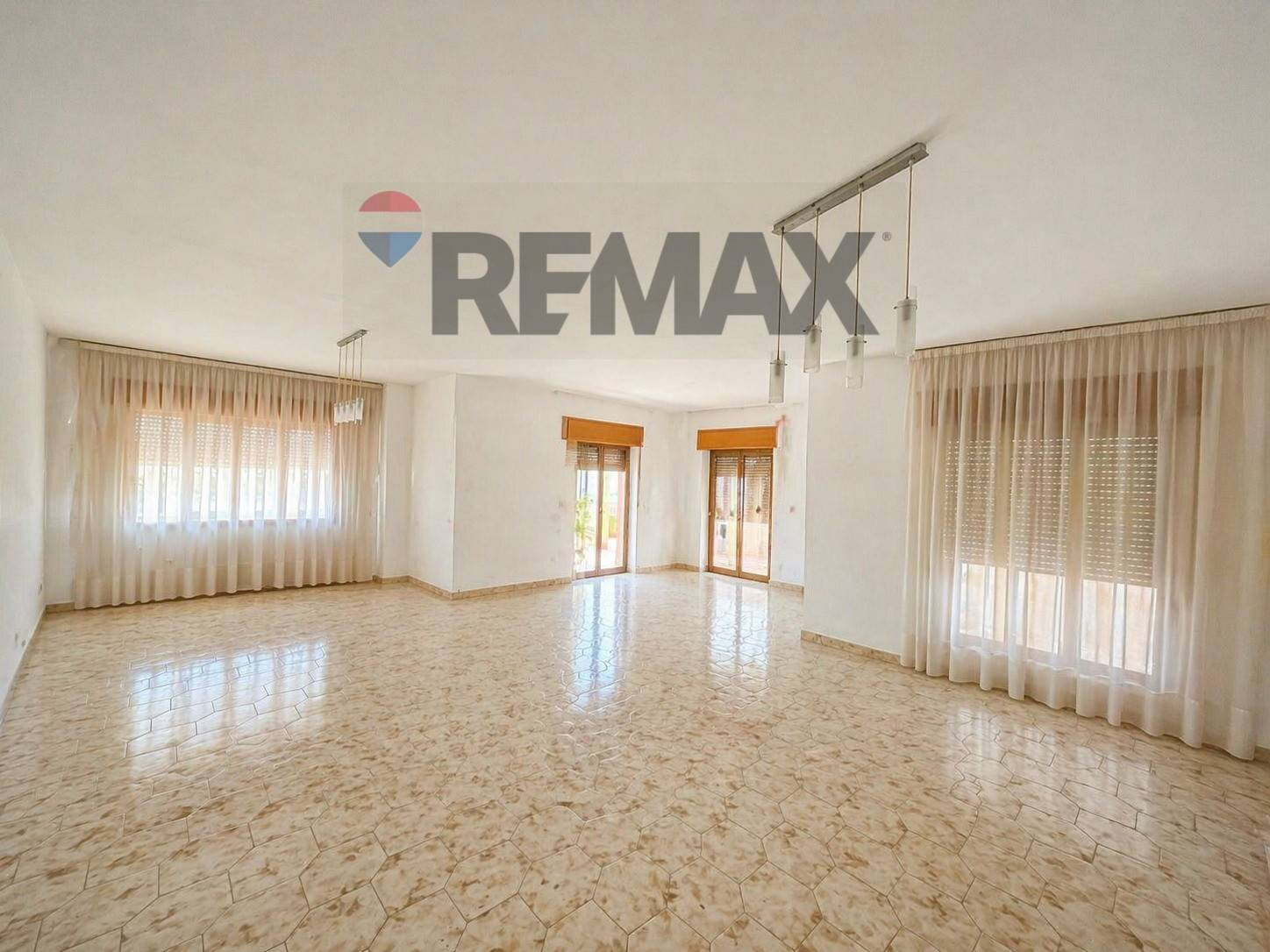 Salone 2 - Quadrilocale Via Nazionale
 
35, Carolei - foto 1