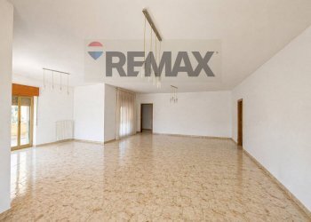 Salone 1 - Quadrilocale Via Nazionale
 
35, Carolei - foto 2