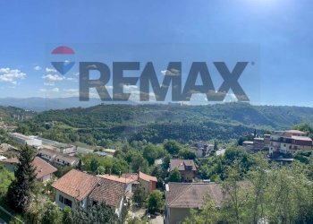 Vista delle montagne - Quadrilocale Via Nazionale
 
35, Carolei - foto 5