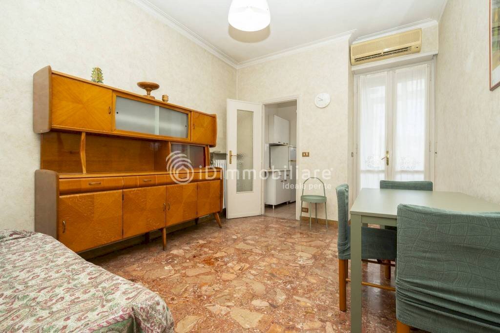 Camera da letto - Bilocale via Giulio Bizzozero, 9, Torino (zona Lingotto) - foto 2