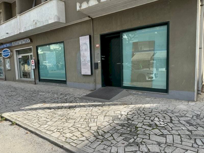 Foto 1 - Commercial Premises via trieste, Alba Adriatica - photo 1