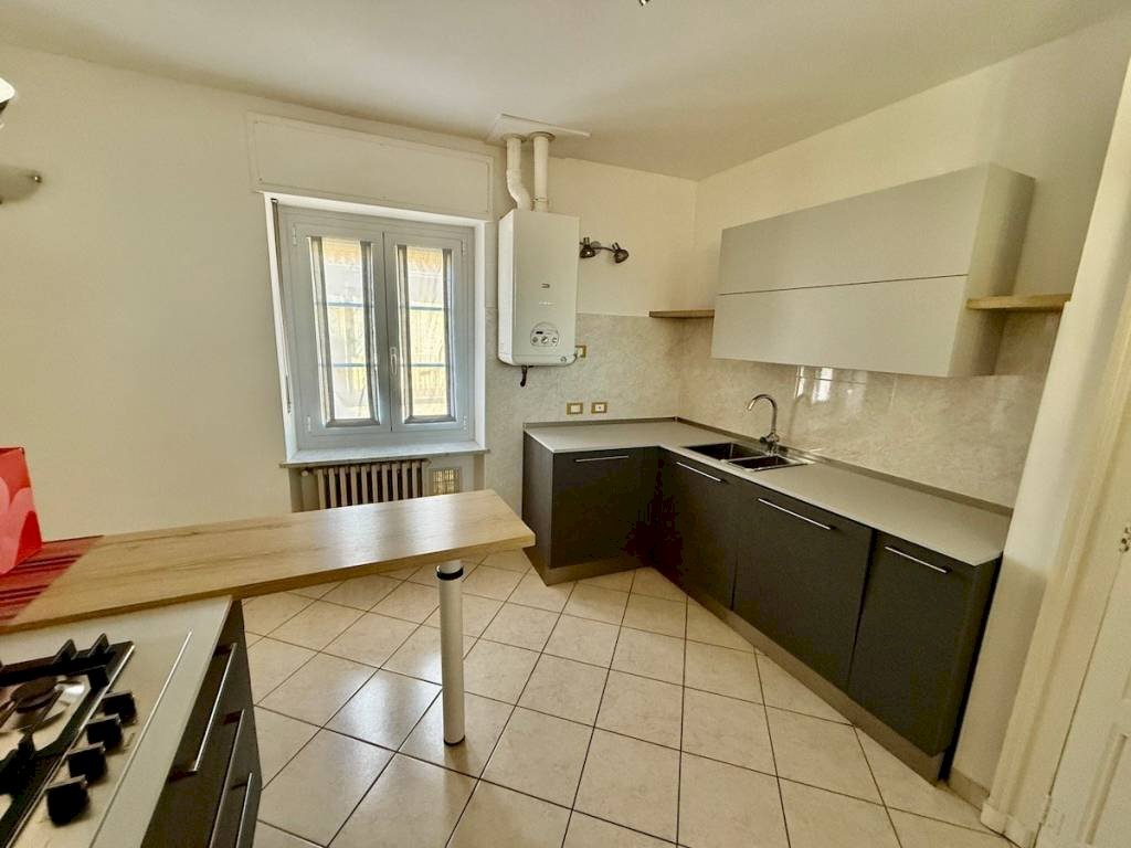 Cucina - Trilocale via Amedeo Avogadro di Quaregna, 2, Biella - foto 2