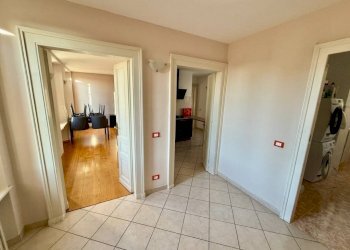 Disimpegno - Three-room apartment via Amedeo Avogadro di Quaregna, 2, Biella - photo 4