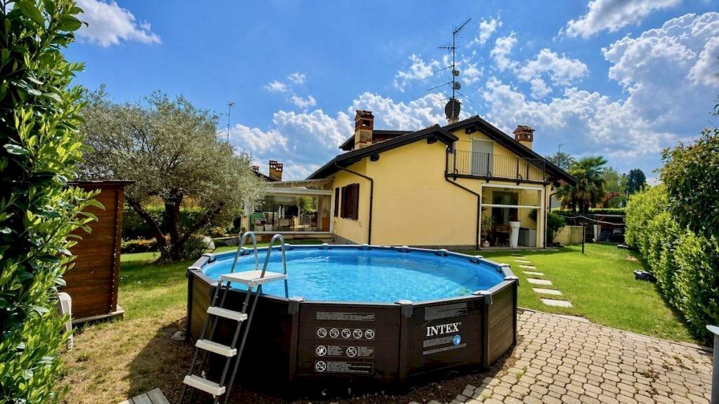Facciata - Villa via Pietro Secchia, 11, Occhieppo Superiore - foto 1