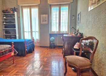 Camera da letto - Quadrilocale via Pier Carlo Boggio, Cuneo (zona Centro) - foto 12