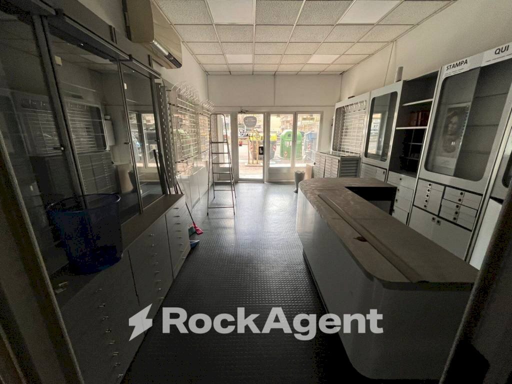 Interno non residenziale - Negozio via Prenestina, 429, Roma - foto 3
