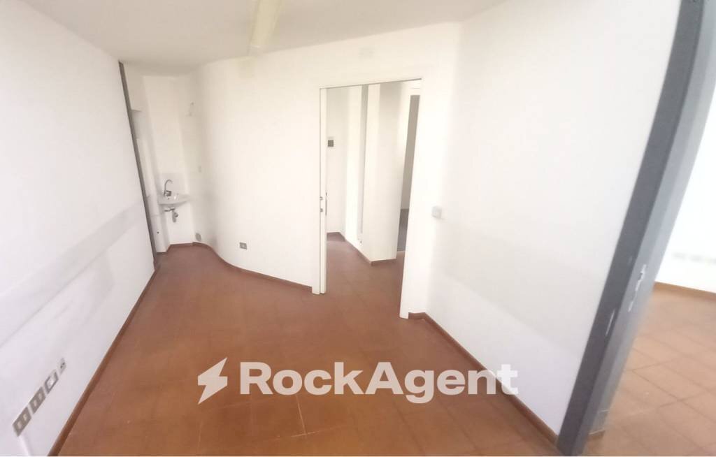 Stanza non arredata - Ufficio piazza Garibaldi, 2, Senigallia - foto 1