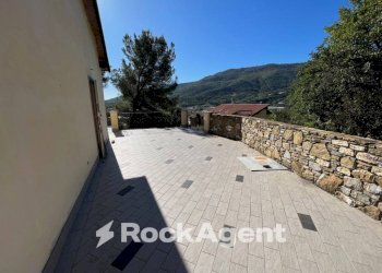 Cortile interno - Villa Località Marino, Andora - foto 22