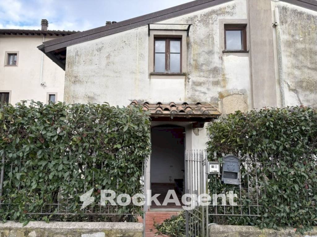 Facciata - Villa a Schiera via Oglio, 15, Montemurlo - foto 3