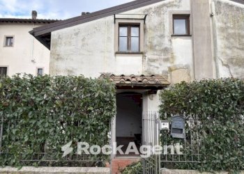 Facciata - Villa a Schiera via Oglio, 15, Montemurlo - foto 3