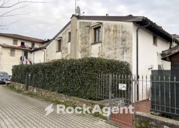 Facciata - Villa a Schiera via Oglio, 15, Montemurlo - foto 16
