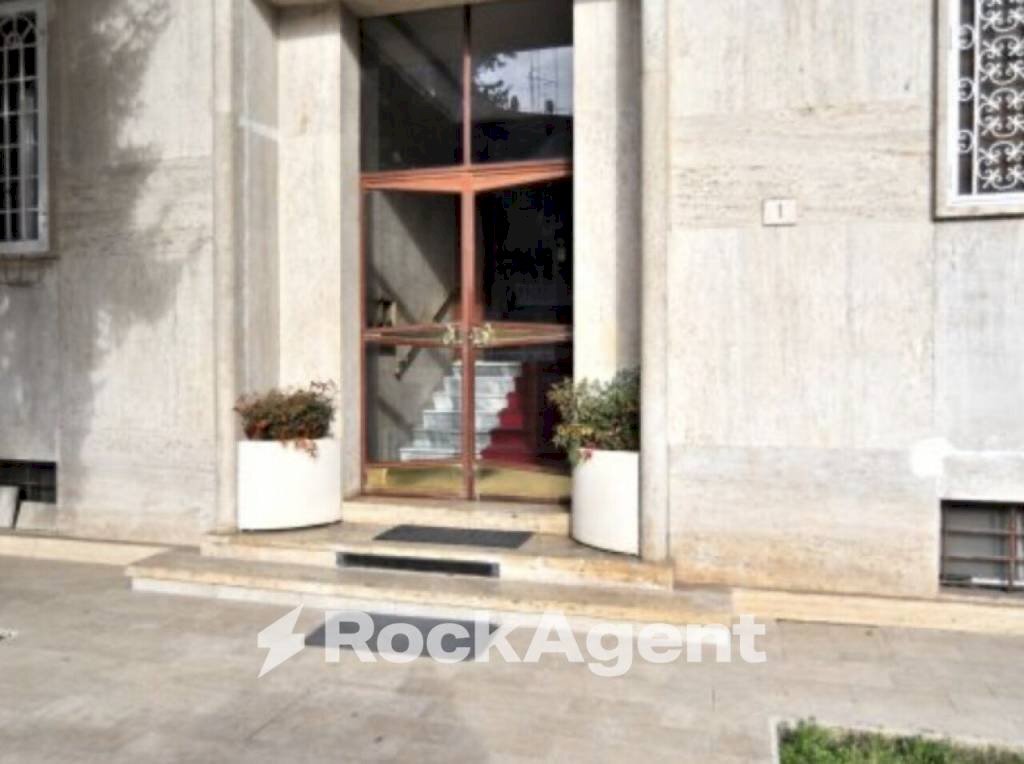 Facciata - Trilocale viale delle Medaglie d'Oro, 406, Roma - foto 1