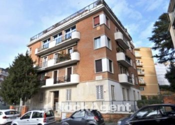 Facciata - Trilocale viale delle Medaglie d'Oro, 406, Roma - foto 2