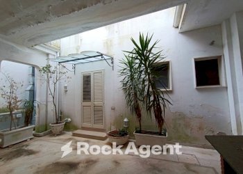 Cortile interno - Appartamento via Regina Elena, 25, Trepuzzi - foto 19