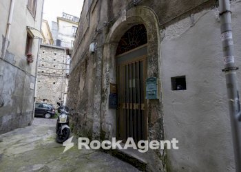 Cortile interno - Trilocale vico III Gradoni Porta Marina, 2, Catanzaro - foto 26
