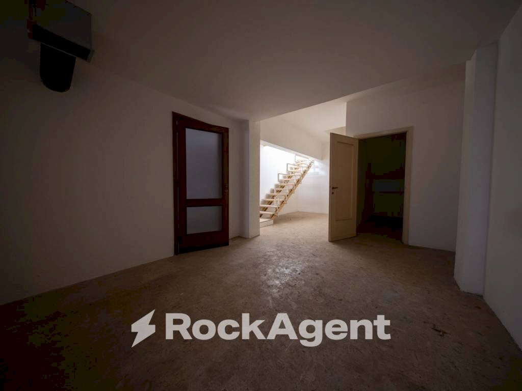 Magazzino - Shop via Giovanni Amendola, 53, Sassari - photo 3