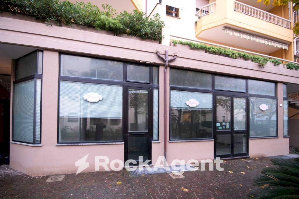 Facciata - Shop corso Vittorio Gui, 11, Fano - photo 2