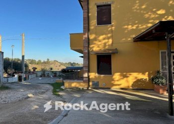 Posto macchina - Casa indipendente via Salvaiella, 7, Spoltore - foto 7