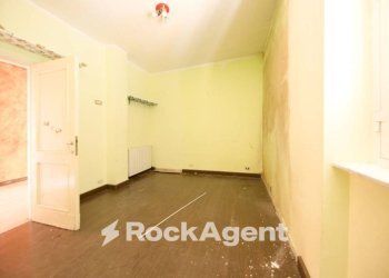 Stanza non arredata - Trilocale via Leonardo Montaldo, 21, Genova (zona Marassi) - foto 12