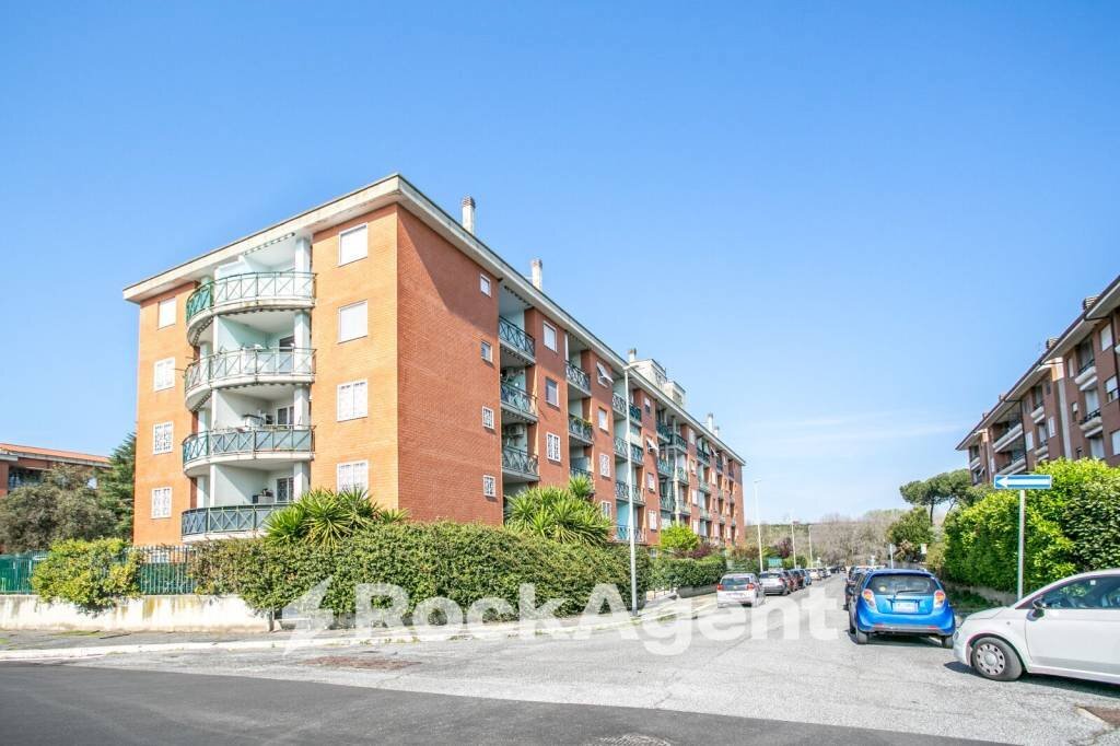 Facciata - Quadrilocale via Rocca dei Nibli, Roma - foto 2