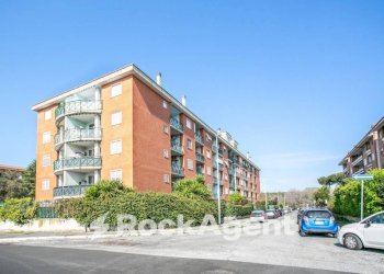 Facciata - Quadrilocale via Rocca dei Nibli, Roma - foto 2