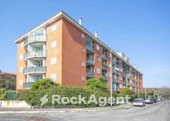 Facciata - Quadrilocale via Rocca dei Nibli, Roma - foto 3