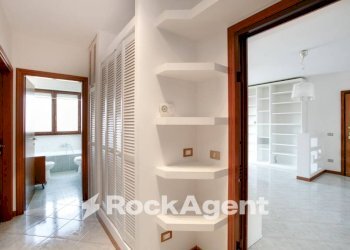 Corridoio - Quadrilocale via Rocca dei Nibli, Roma - foto 18