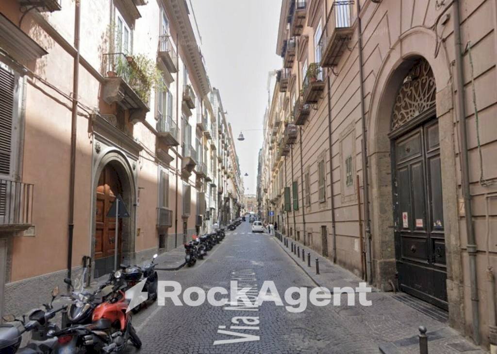 Zona - Warehouse via Monte di Dio, Napoli (neighborhood San Ferdinando) - photo 1