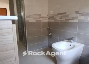Bagno - Appartamento viale Martiri della Libertà, 34, Mede - foto 17