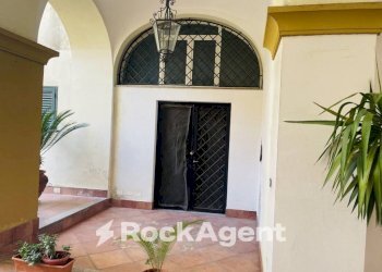 Interno palazzo - Shop via Costantino Astarita, 43, Pagani - photo 3