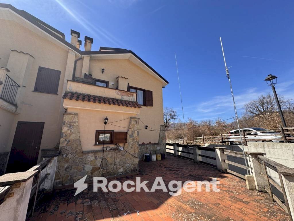 Facciata - Bilocale via Valle Maggiore, lucoli, Lucoli - foto 2