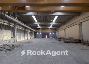 Interno non residenziale - Shed strada Statale 107 Silana Crotonese, Crotone - photo 1