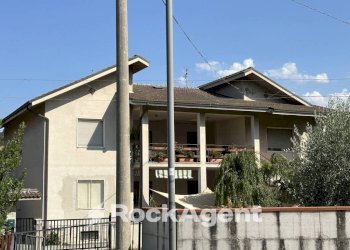 Facciata - Villa via delle Nazioni Unite 36, Alanno - foto 2