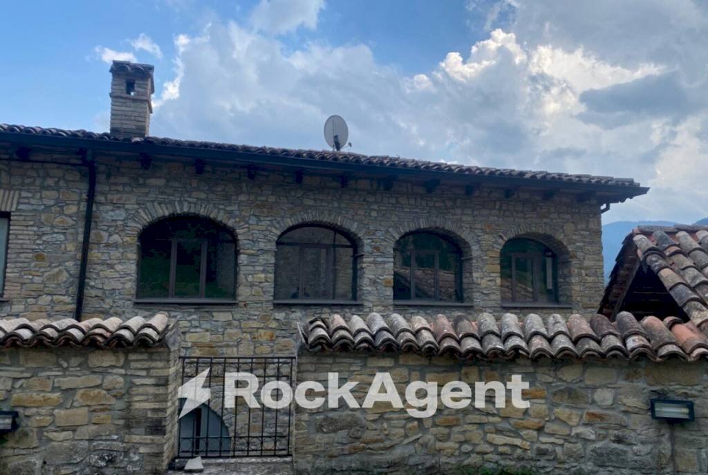 Facciata - Stabile - Palazzo strada Terenzo - Bardone, Terenzo - foto 3