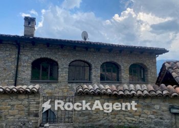 Facciata - Stabile - Palazzo strada Terenzo - Bardone, Terenzo - foto 3