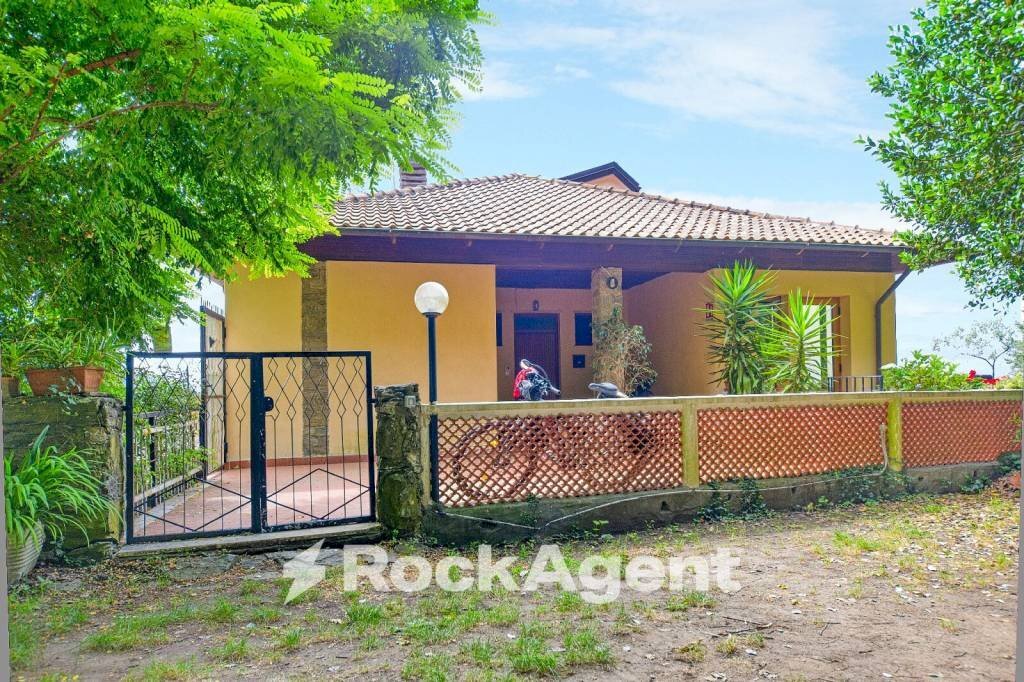 Facciata - Trilocale via del Poggio, 10, Varazze - foto 2